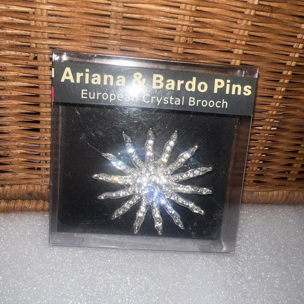Ariana and Bardo European Crystal Starburst Brooch Silver Tone Pin 2 inch J43
